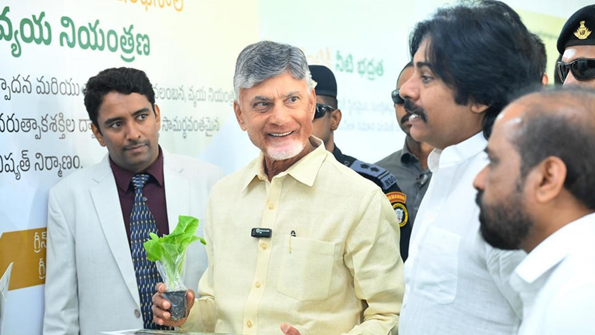 చంద్ర‌బాబును మ‌రోసారి ఆకాశానికెత్తిన ప‌వ‌న్‌