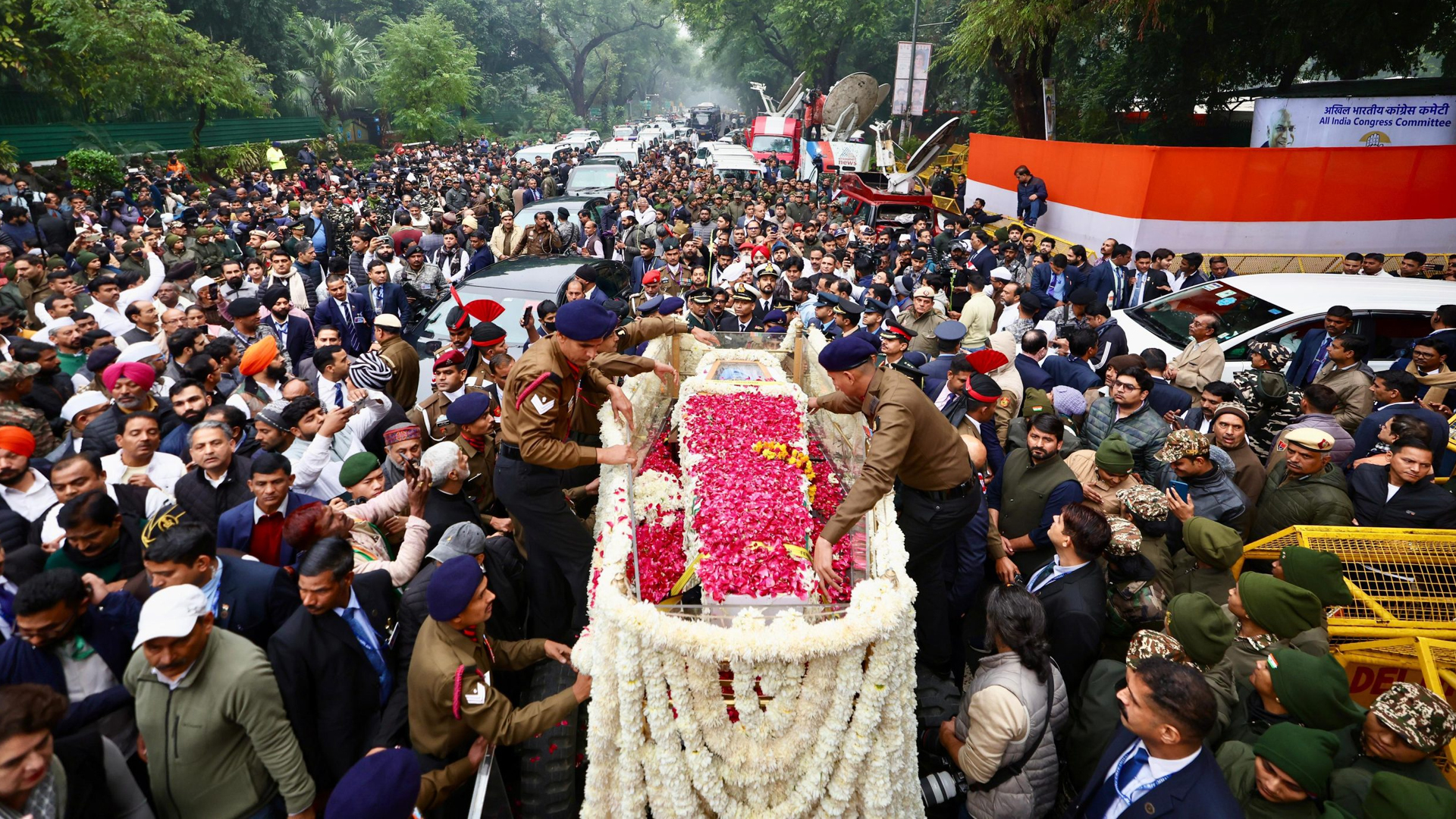 మౌనవీరుడికి వీడ్కోలు.. ముగిసిన మన్మోహన్ సింగ్ అంత్యక్రియలు