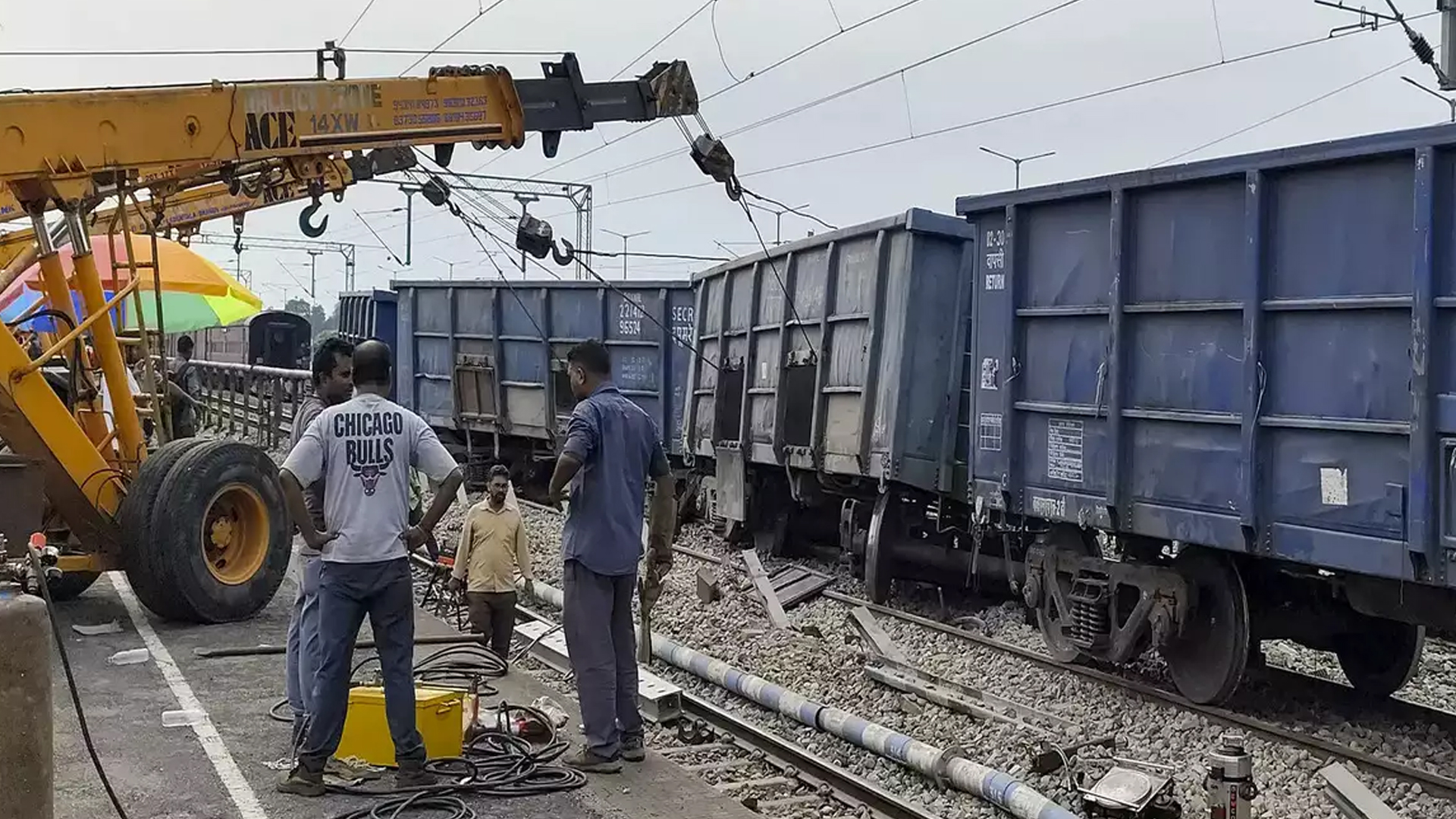 అల్లూరి జిల్లాలో రైలు ప్రమాదం.. అరకు పర్యాటకులకు నిరాశ