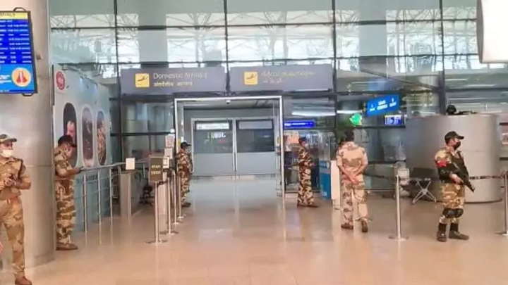 శంషాబాద్ ఎయిర్‌పోర్టుకు బాంబు బెదిరింపు.. అధికారుల అప్ర‌మ‌త్తం