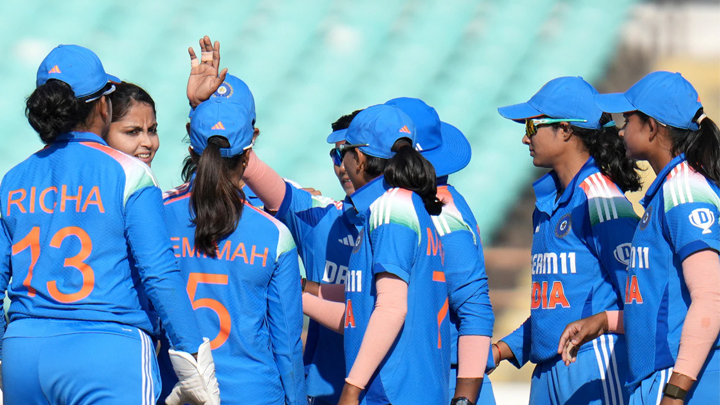 భారత మహిళల క్రికెట్ జట్టు దుమ్ము రేపింది!