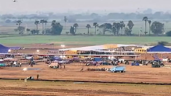 కోడి పందాల బరిలో ఘర్షణ.. కుర్చీలు, కర్రలతో కొట్లాట