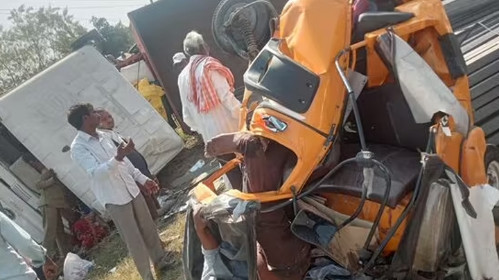 వరంగల్-ఖమ్మం హైవేపై ఘోర ప్రమాదం.. ఐదుగురు మృతి