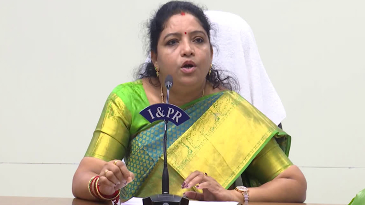 మంత్రి సంధ్యారాణి గన్‌మెన్‌పై సస్పెన్షన్‌ వేటు..