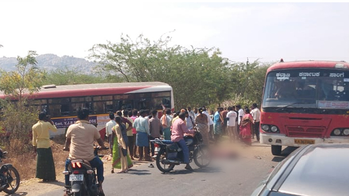 ఏపీలో బస్సు బీభత్సం.. నలుగురు మృతి