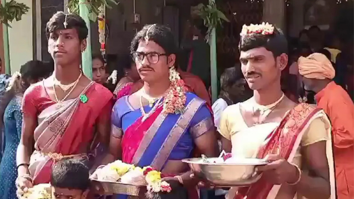 వింత ఆచారం.. చీరలు కట్టుకుని పురుషుల పూజలు