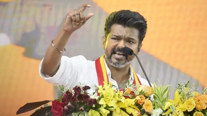 స్టాలిన్, మోదీపై విరుచుకుపడ్డ విజయ్