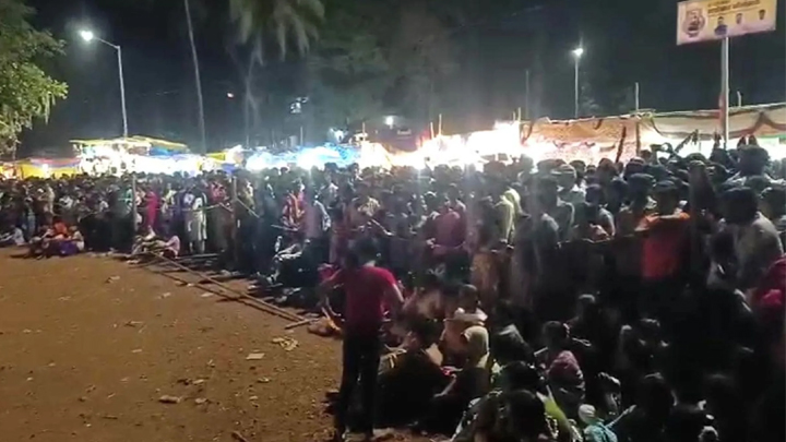 విషాదం : ఆల‌యంలో తొక్కిస‌లాట‌.. ఆరుగురు మృతి