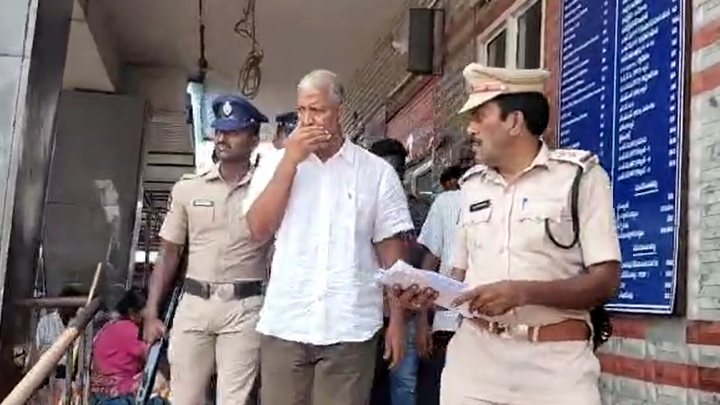 జైల్లో వంశీకి అస్వస్థత.. హుటాహుటిన ఆస్పత్రికి తరలింపు (Video)