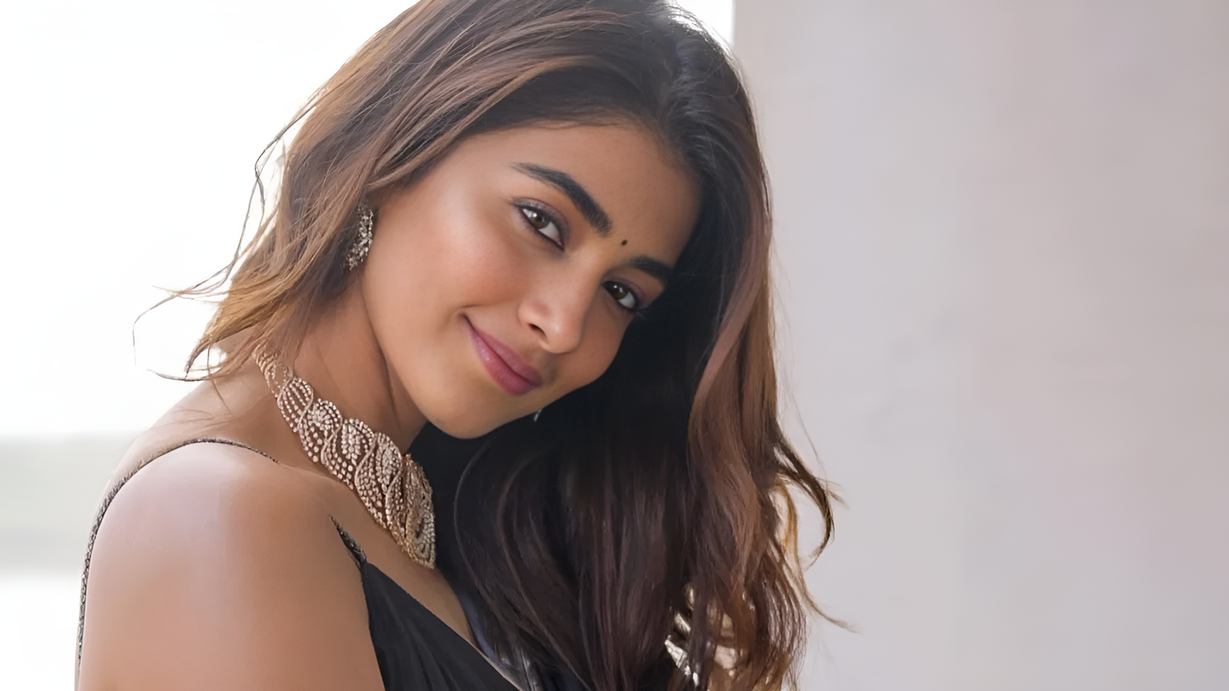 పూజా హెగ్డే టాలీవుడ్‌కు రీ-ఎంట్రీ? పాత పరిచయాలతో కొత్త అవకాశాల వేట!