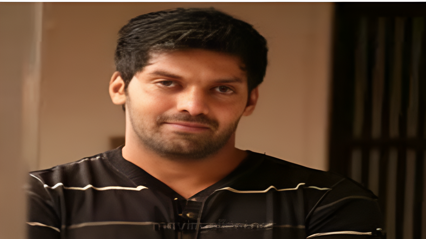 హీరో ఆర్య ఇంట్లో ఐటీ సోదాలు.. రెస్టారెంట్ సీజ్!