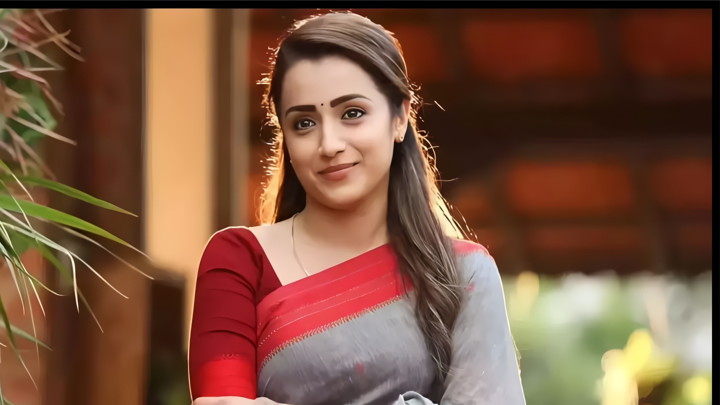 ఆ ఆలయానికి భారీ బహుమతి ఇచ్చిన హీరోయిన్ త్రిష..