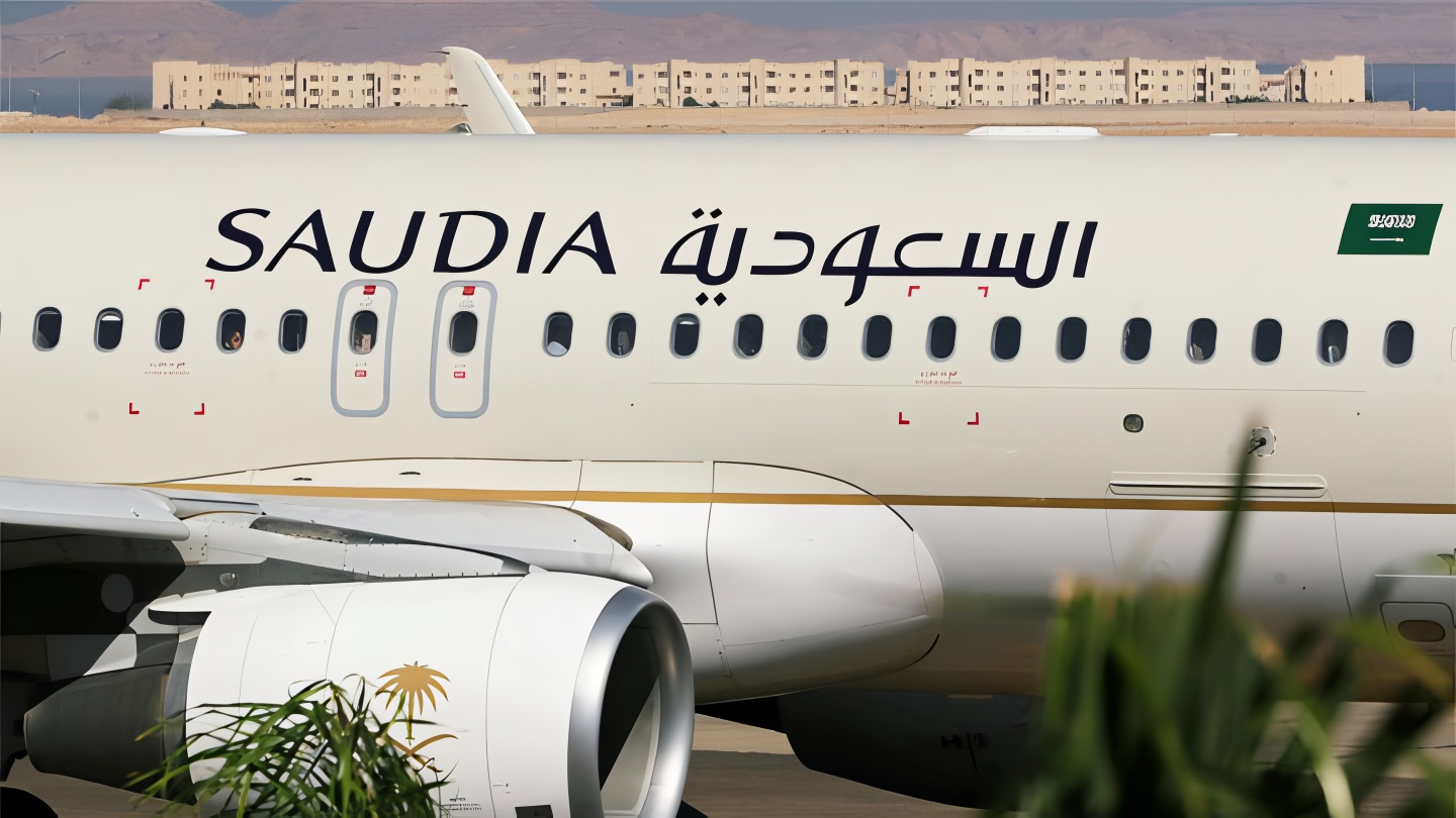 హజ్ యాత్రికుల విమానంలో మంటలు