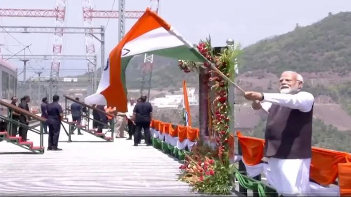 చినాబ్ వంతెన ప్రారంభం.. ఈ రైల్వే బ్రిడ్జ్ ఘనతలివే..