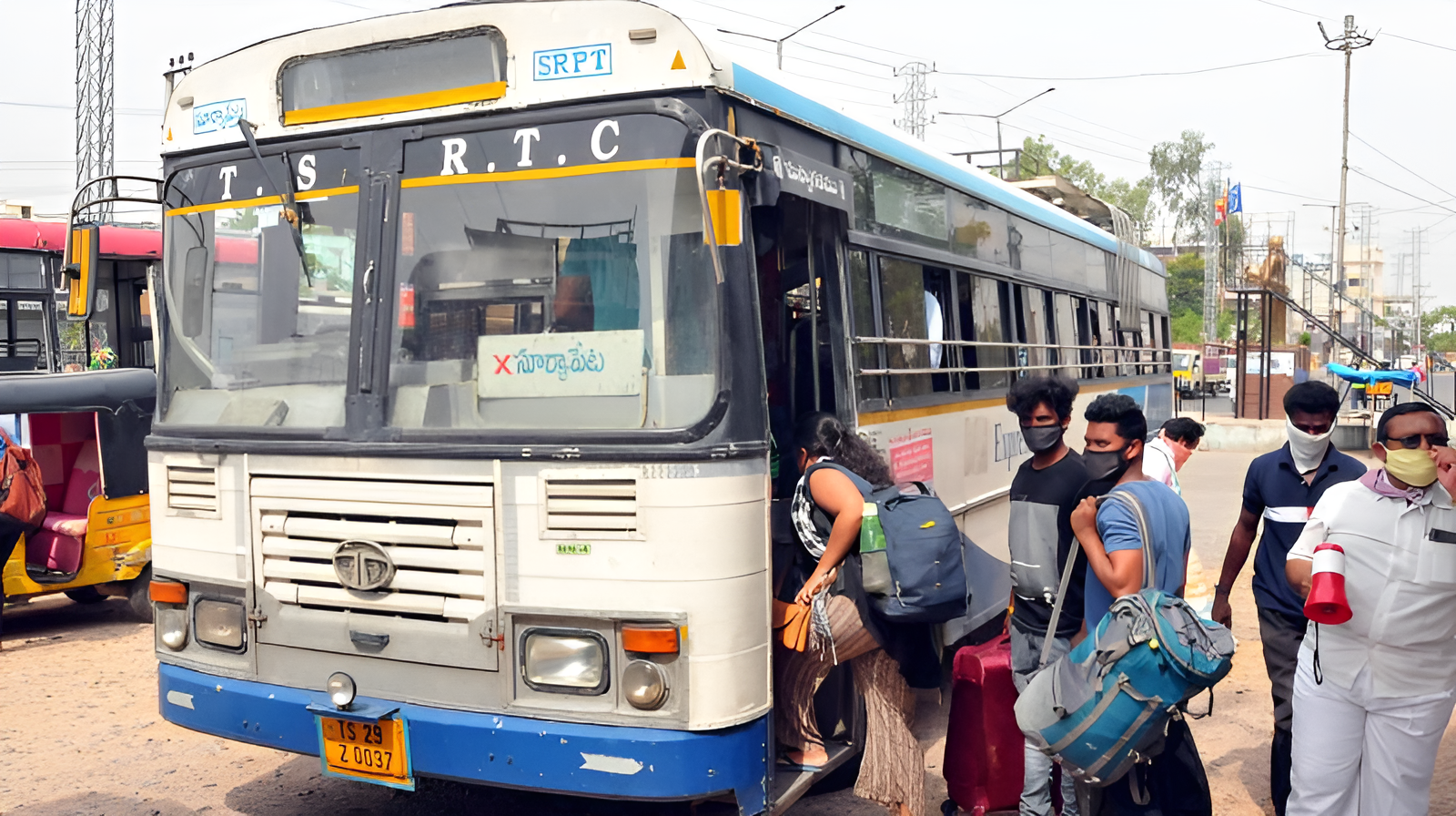 హైకోర్టును ఆశ్రయించిన ఆర్సీబీ యాజమాన్యం