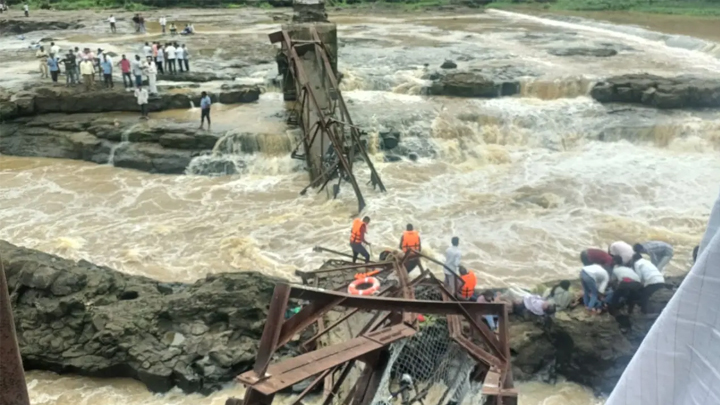 మహారాష్ట్రలో వర్ష బీభత్సం.. 18 మంది మృతి