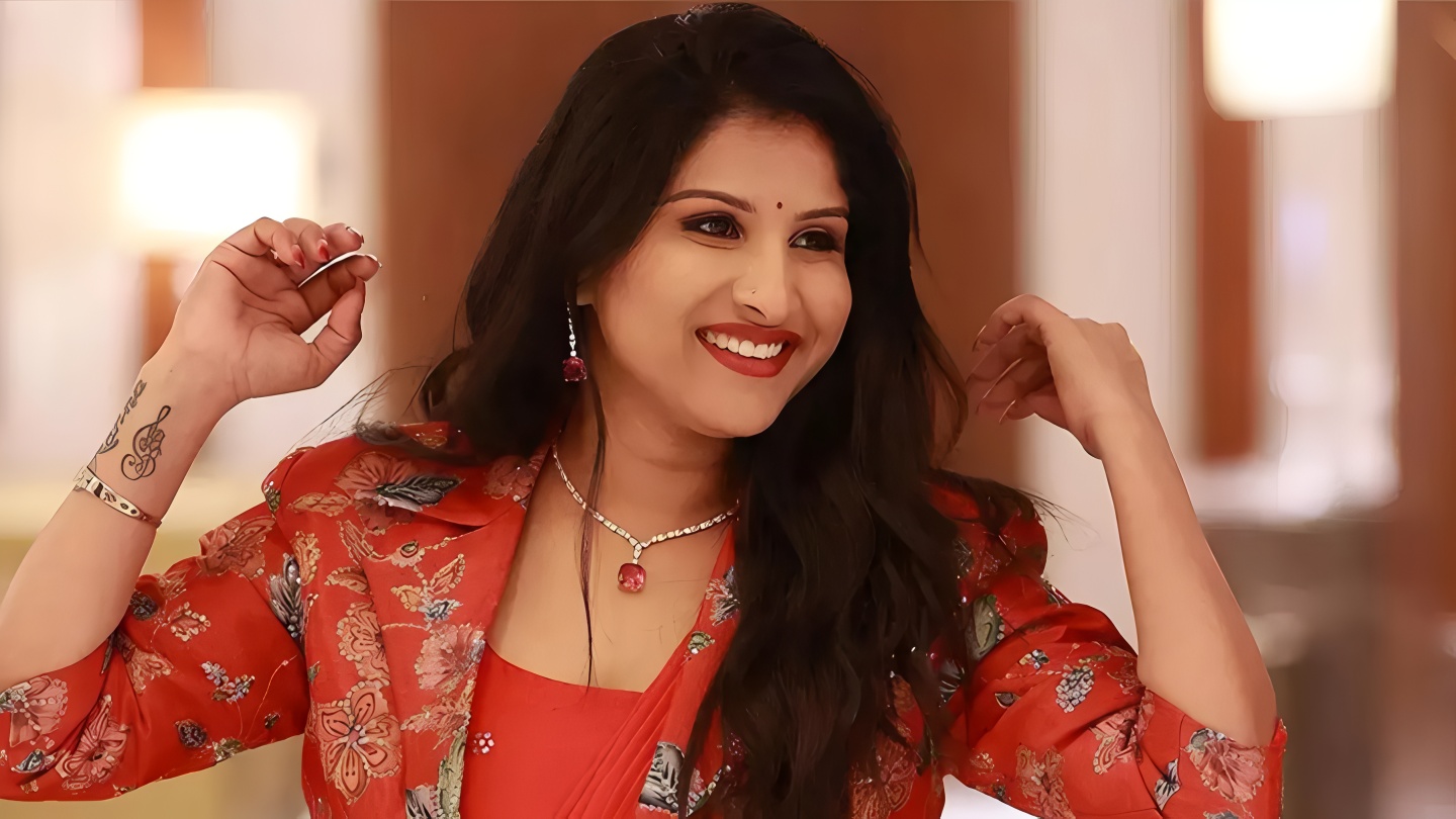 సింగర్ మంగ్లీ బర్త్డే పార్టీలో గంజాయి, విదేశీ మద్యం