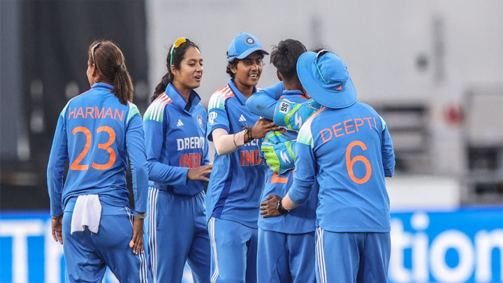 భారత్కు సిరీస్ విజయం – హర్మన్ సెంచరీ, క్రాంతి గౌడ్ అద్భుత బౌలింగ్!