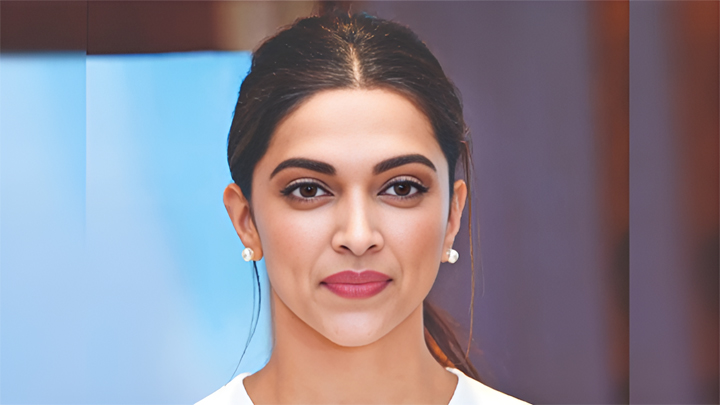 అత్యంత ప్రభావ వంతమైన మహిళల జాబితాలో దీపికా పదుకొణె !