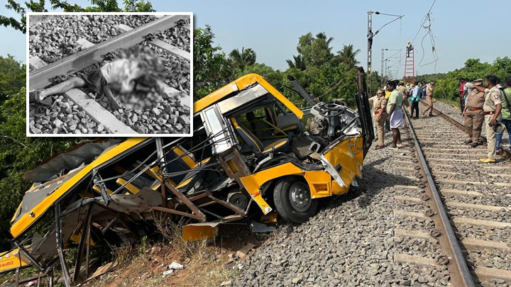 ఘోర ప్రమాదం.. స్కూల్ వ్యాన్ను ఢీకొన్న రైలు, ముగ్గురు మృతి