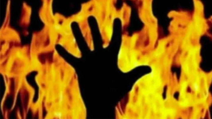 విశాఖ సీపీ ఆఫీస్ ఎదుట వ్యక్తి ఆత్మహత్యాయత్నం