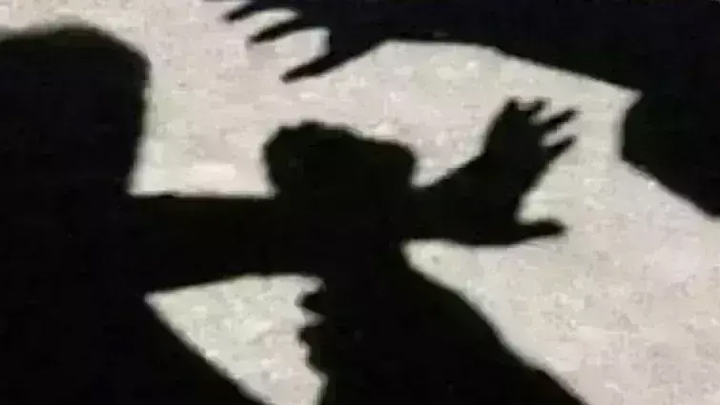 బీహార్లో అమానుషం.. మూత్రం తాగించి, స్తంభానికి కట్టేసి కొట్టి..