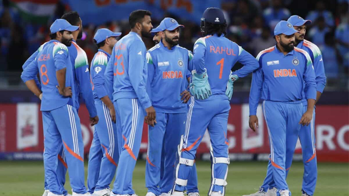 వన్డేల్లో ఓ ఓవర్లో పరుగుల పంట పండించిన భారత బ్యాటర్లు