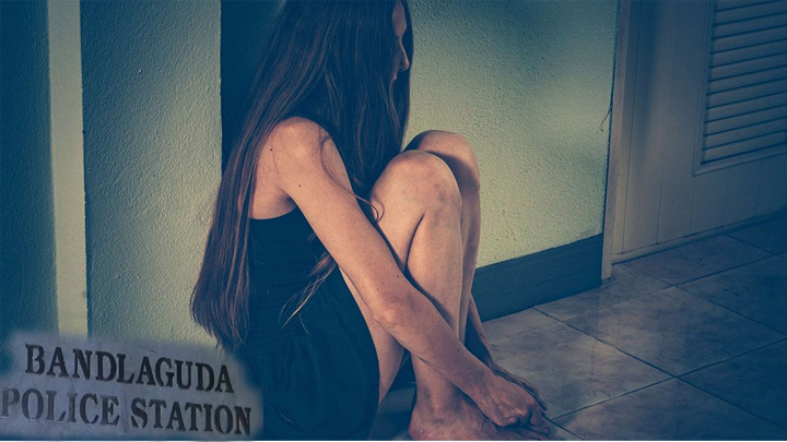 ఇండియా చూపిస్తానంటూ వ్యభిచారంలోకి నెట్టిన స్నేహితురాలు..