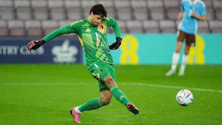 బదిలీ కోసం గోల్‌కీపర్‌ను తప్పించిన రాయల్ ఆంట్వెర్ప్