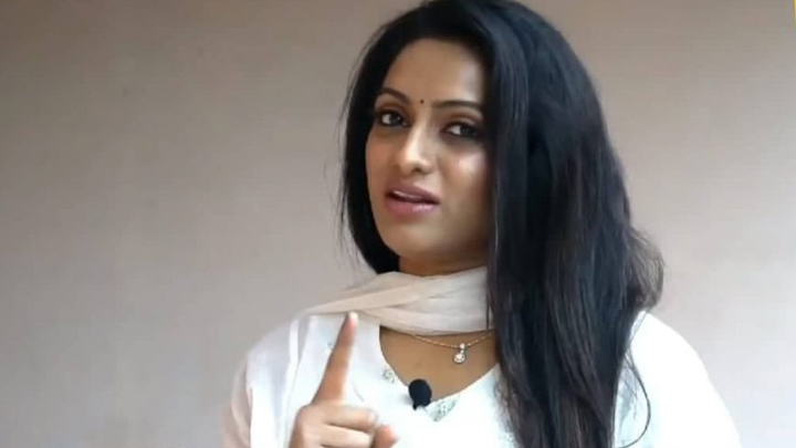 'ఆ చెక్కులతో తోరణాలు కట్టొచ్చు' – ఉదయభాను ఎమోషనల్