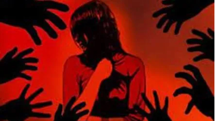 ముగ్గురు మైనర్ బాలికలపై సామూహిక అత్యాచారం: ముగ్గురు యువకులు అరెస్టు