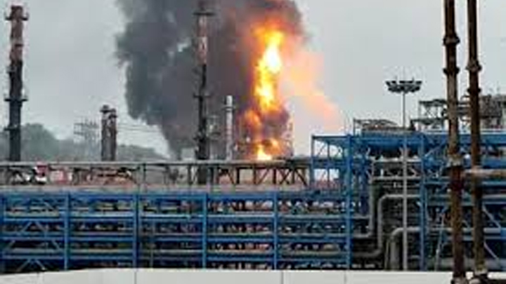 విశాఖపట్నం హెచ్పీసీఎల్లో భారీ పేలుడు!