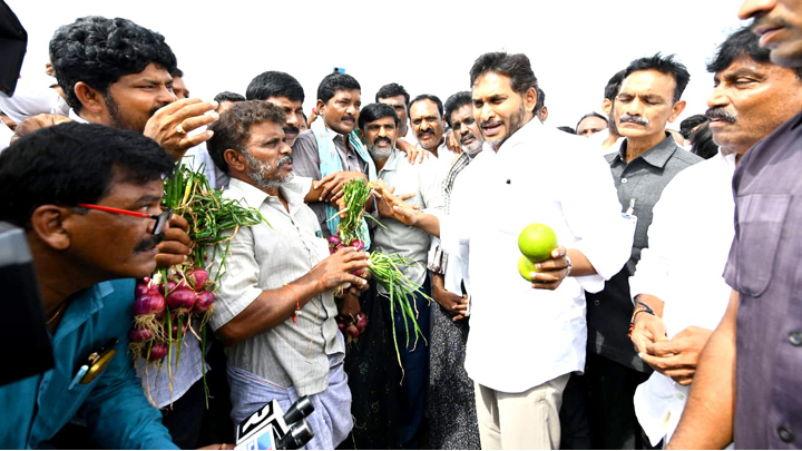 YS-Jagan-Remembers-YSR-Slams-Naidu-Farmers-Democracy Tags: YS Jagan Mohan Reddy YSR YSRCP Chandrababu Naidu TDP Farmers Issues Andhra Pradesh Andhra Pradesh Politics Pulivendula YSR District Political Criticism Agricultural Crisis Democracy Elections Coalition Government