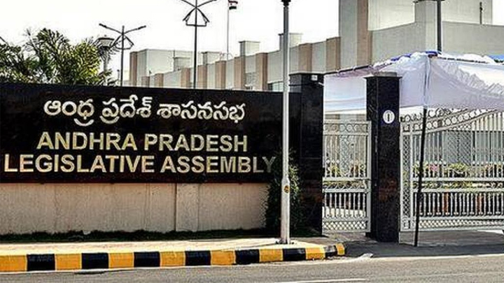 సభకు ఎమ్మెల్యేల గైర్హాజరు.. ఫోన్ చేసి ర‌ప్పించిన విప్‌లు