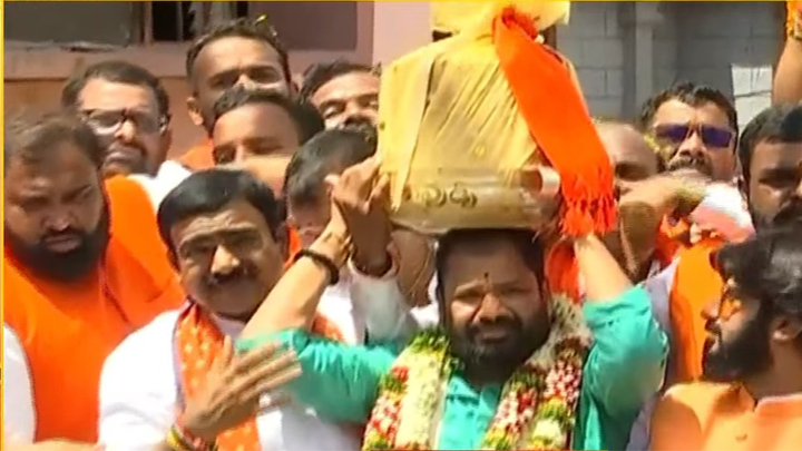 రికార్డు ధర ప‌లికిన‌ బాలాపూర్ గ‌ణేష్ లడ్డూ