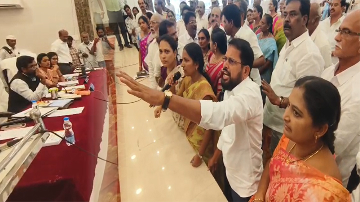 యూరియా కొరతపై దద్దరిల్లిన జెడ్పీ సమావేశం