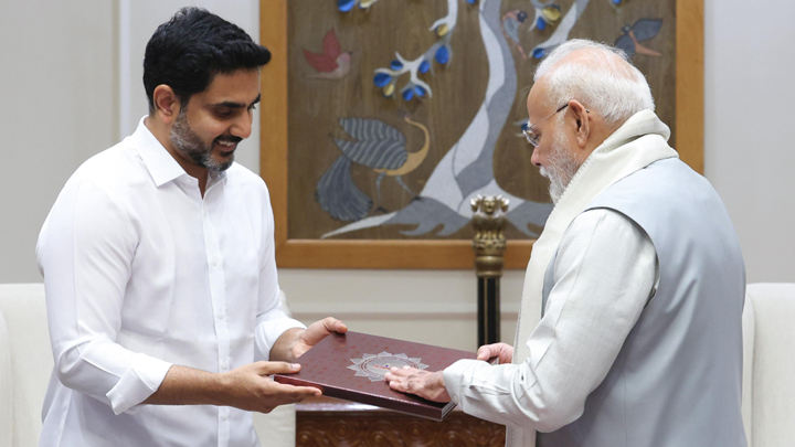 ప్రధానితో నారా లోకేష్ భేటీ.. యోగాంధ్ర బుక్ బ‌హూక‌ర‌ణ‌