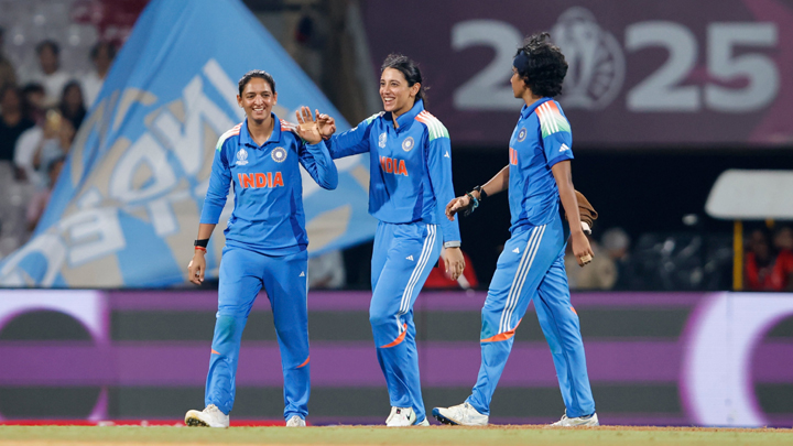 సెంచరీల మోత: సెమీస్లోకి టీమిండియా!