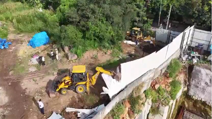 బంజారాహిల్స్లో బసవతారకం ఆసుపత్రి వద్ద భారీ కూల్చివేతలు