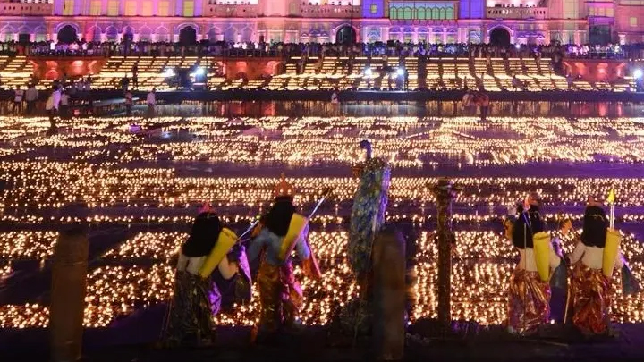 దీపాల వెలుగులోనూ చీకట్లోనే పేదల జీవితం!