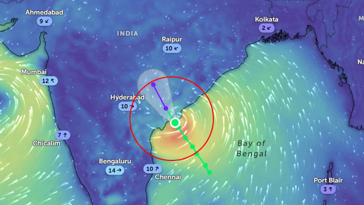 తీరాన్ని తాకిన 'మొంథా'.. తీర ప్రాంతంలో తుపాను బీభత్సం