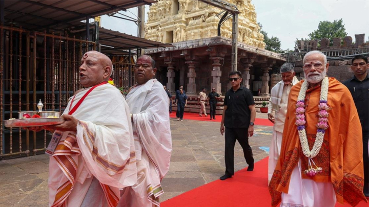 నకిలీ ఆధార్లతో.. ప్రధాని శ్రీశైలం పర్యటనలో భద్రతా లోపం