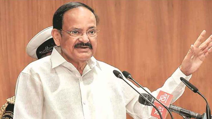 ఉచిత బస్సుతో ప్రయోజనం ఏంటీ..? ప్రభుత్వానికి మాజీ ఉప రాష్ట్రపతి ప్రశ్న