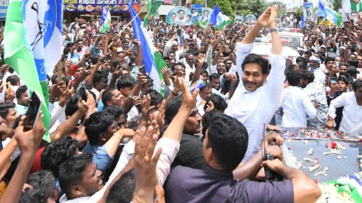 రేపు నర్సీపట్నంలో జగన్ పర్యటన.. వైసీపీ నేతల హెచ్చరికలు