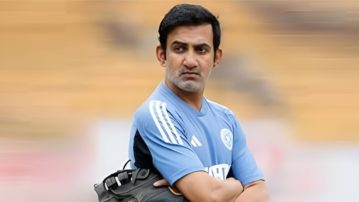 టీమిండియా హెడ్ కోచ్పై మాజీ క్రికెటర్ల ఫైర్