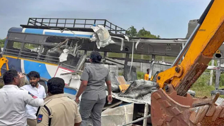 చేవెళ్లలో ఘోర రోడ్డు ప్రమాదం.. 24 మంది దుర్మరణం