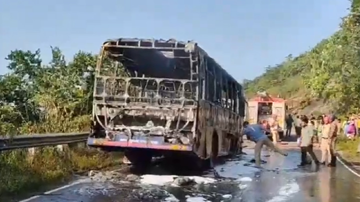 మన్యం జిల్లాలో మ‌రో బస్సు దగ్ధం.. ఏంటీ వైప‌రీత్యం?