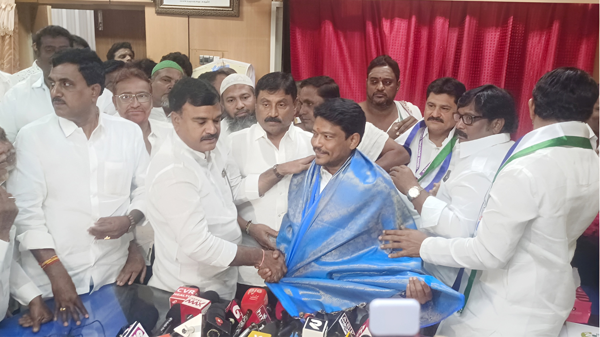 వైసీపీదే కడప మేయర్ పీఠం.. పాకా సురేష్ ఏకగ్రీవం