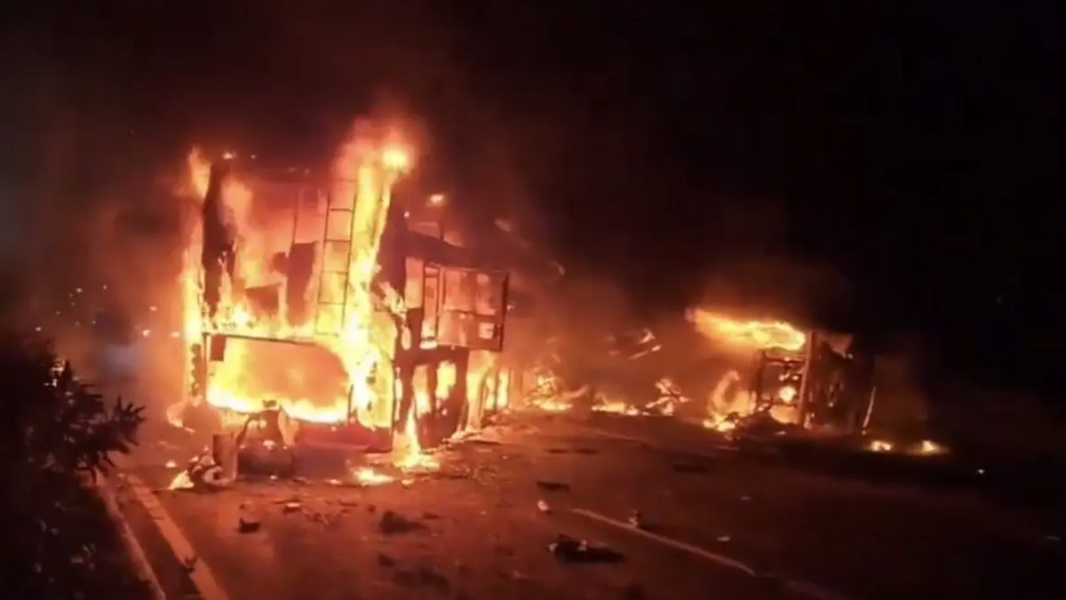 ఏపీలో మ‌రో బస్సు ద‌గ్ధం.. ముగ్గురు మృతి