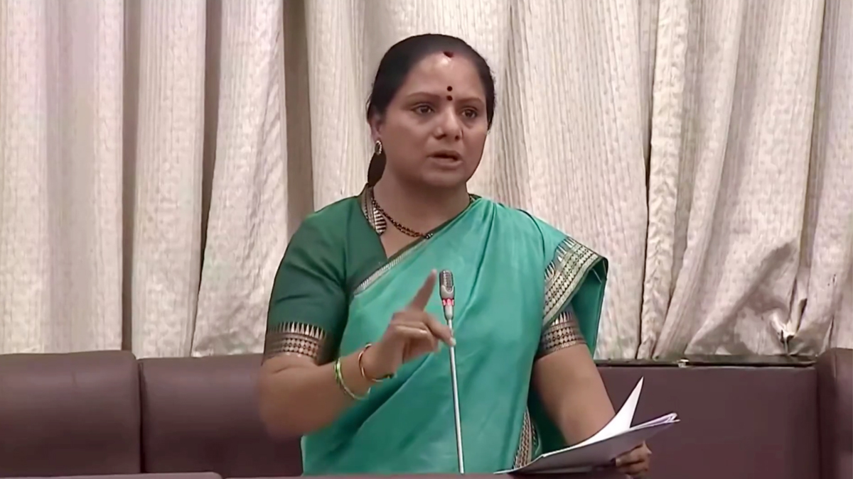 కన్నీళ్లు పెట్టుకున్న కవిత